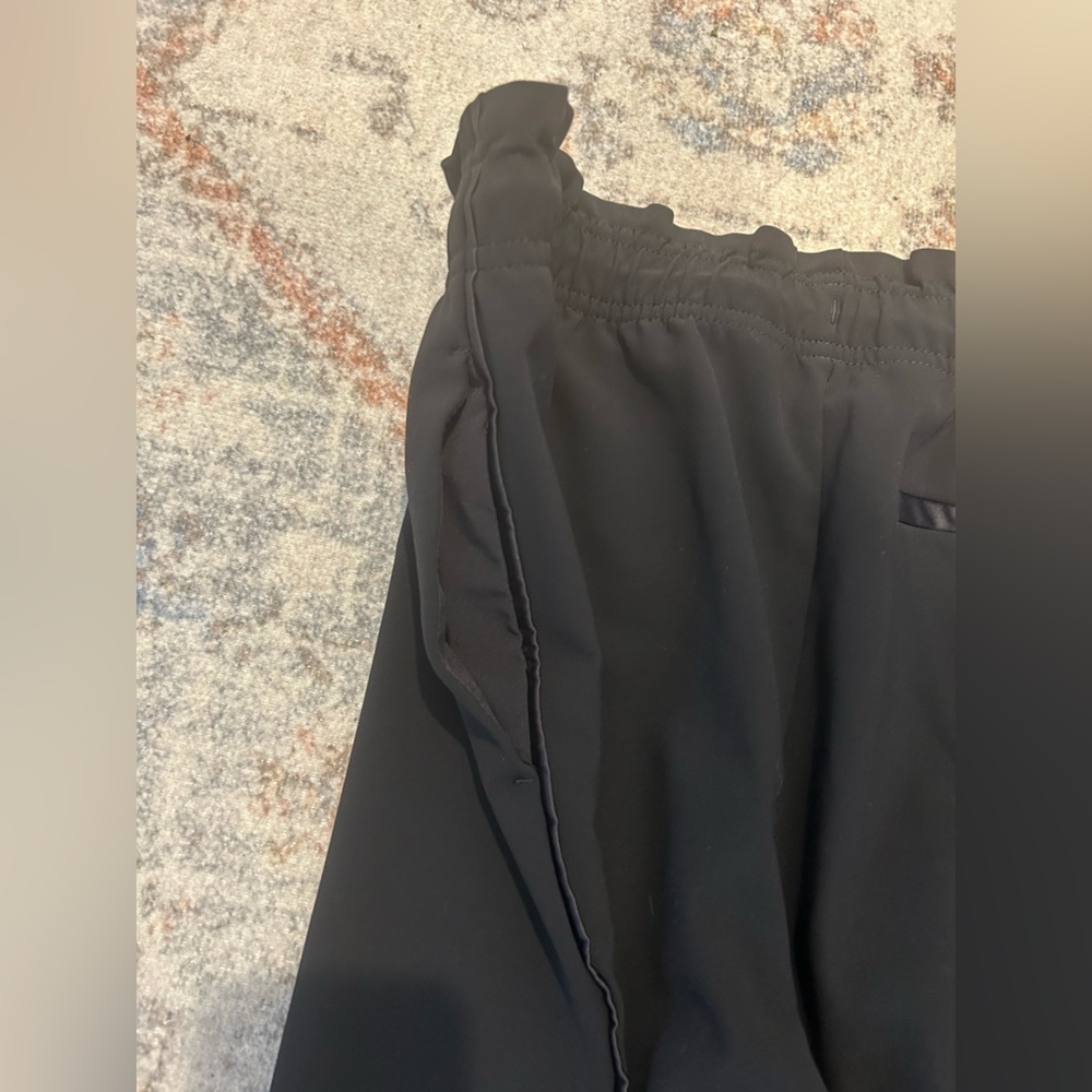 Athleta Women's Black Metropolis Joggers 10 Zipper Pockets Athleisure Workout - Picture 9 of 10